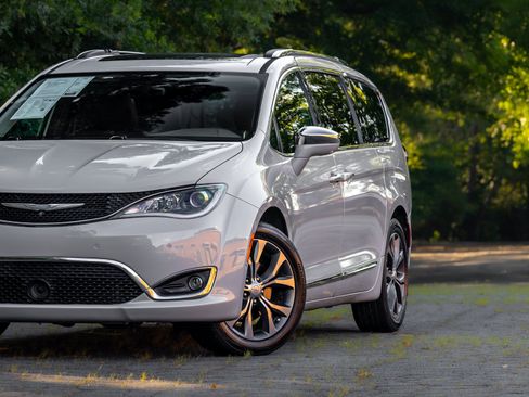 Used 2017 Chrysler Pacifica Limited FWD image 27