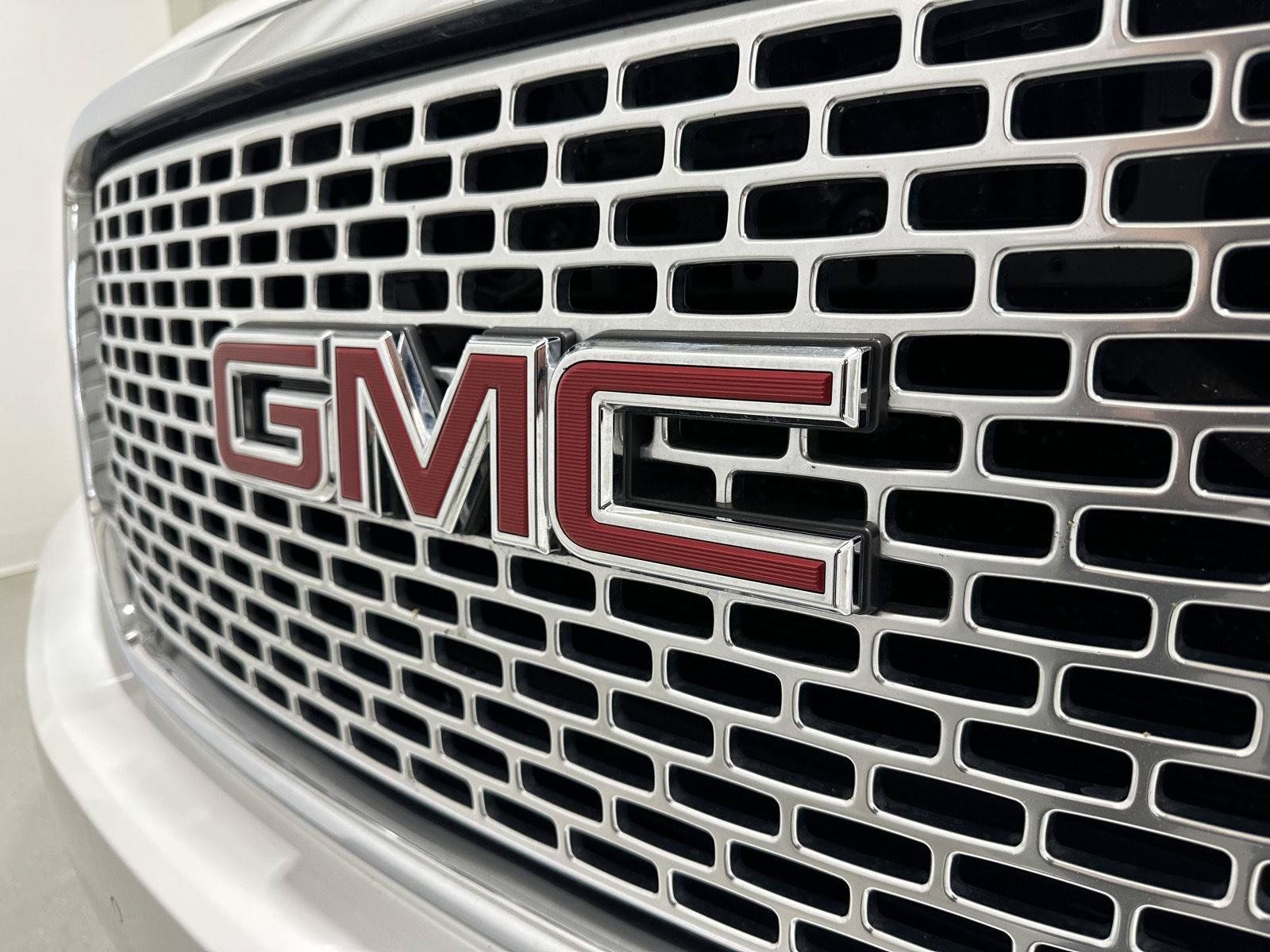 Used 2016 GMC Yukon Denali w/ Open Road Package AWD/4WD image 30