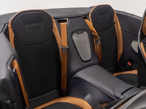 Used 2024 Aston Martin DB12 Convertible image 77