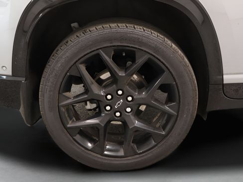 Used 2025 Chevrolet Traverse RS AWD/4WD image 39