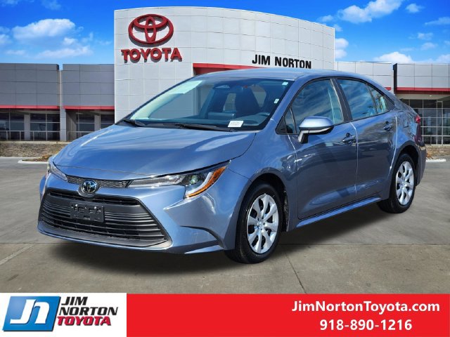 Used 2026 Toyota Corolla LE FWD image 3