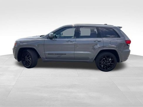 Used 2022 Jeep Grand Cherokee Laredo X RWD image 2