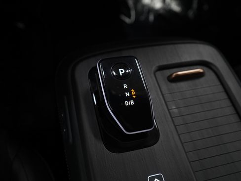 Used 2024 Nissan Ariya AWD image 23