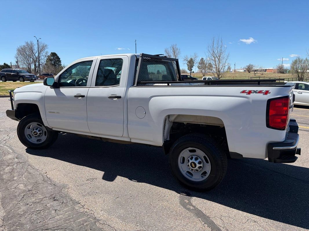 Used 2015 Chevrolet Silverado 2500 W/T AWD/4WD image 2