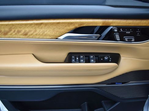 Used 2022 Jeep Grand Wagoneer Series III w/ HD Trailer Tow Package image 11