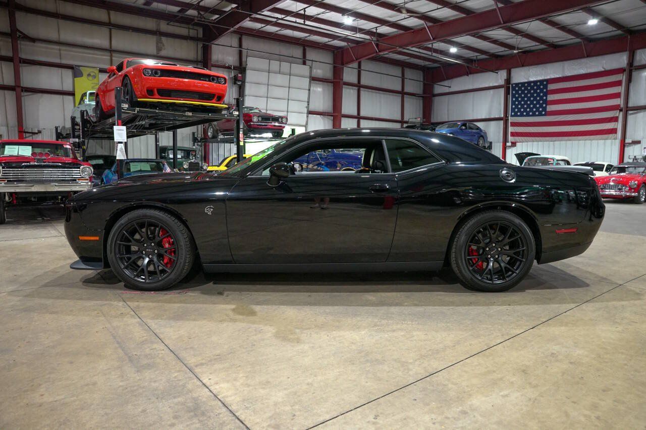 Used 2016 Dodge Challenger SRT Hellcat RWD image 4
