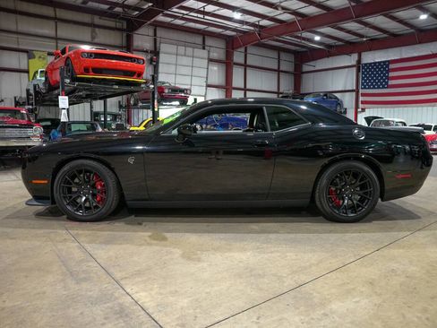 Used 2016 Dodge Challenger SRT Hellcat RWD image 4