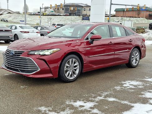 Used 2021 Toyota Avalon XLE image 3