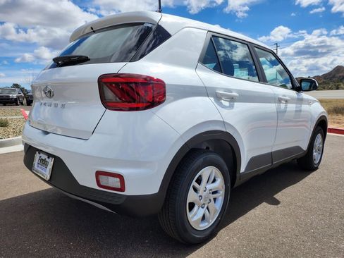 New 2026 Hyundai Venue SE image 4