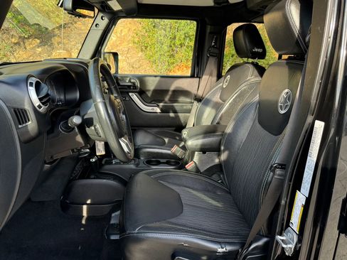 Used 2015 Jeep Wrangler Unlimited Sport AWD/4WD image 14
