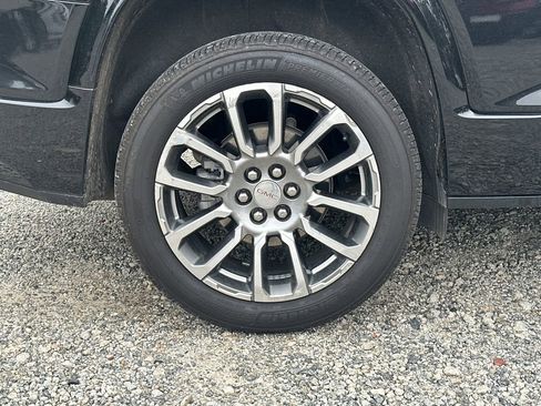 Used 2022 GMC Acadia Denali w/ Denali Technology Package FWD image 18