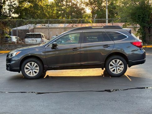 Used 2017 Subaru Outback 2.5i Premium w/ Popular Package #1 AWD/4WD image 9