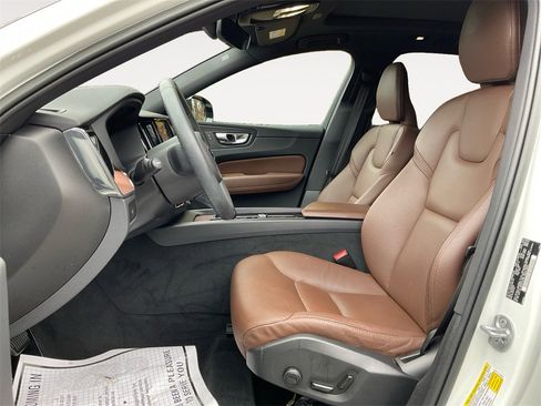 Certified 2023 Volvo XC60 B5 Plus w/ Climate Package image 9