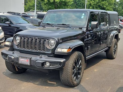 Certified 2024 Jeep Gladiator Sport AWD/4WD image 3