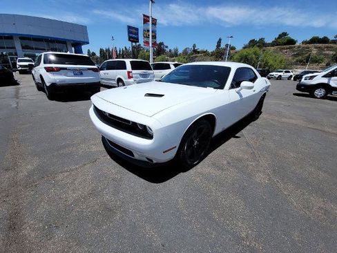 Used 2019 Dodge Challenger SXT RWD image 4