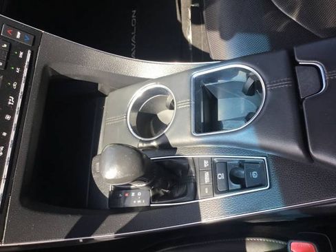 Used 2019 Toyota Avalon Touring FWD image 18