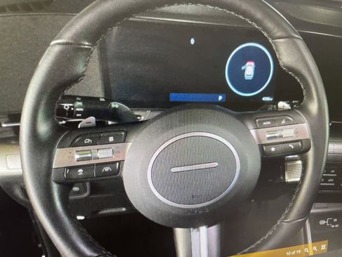 Certified 2025 Hyundai Kona SEL image 9