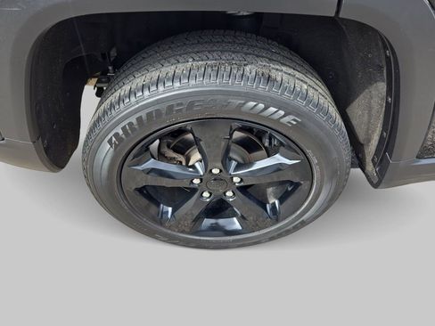 Used 2023 Jeep Grand Cherokee Altitude AWD/4WD image 36