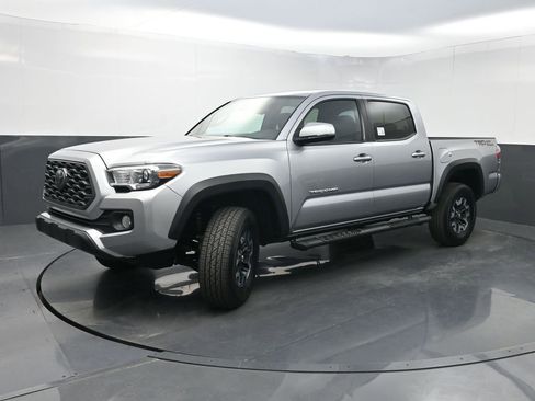 Used 2022 Toyota Tacoma TRD Off-Road w/ Technology Package image 21