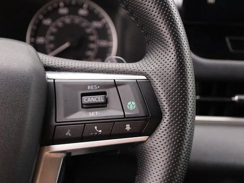 Used 2025 Mitsubishi Outlander AWD image 13
