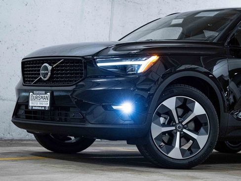 New 2026 Volvo XC40 B5 Plus w/ Climate Package AWD/4WD image 2