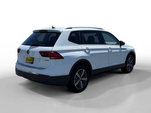 Used 2024 Volkswagen Tiguan SE AWD/4WD image 5