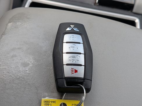 Used 2023 Mitsubishi Outlander SEL FWD image 33