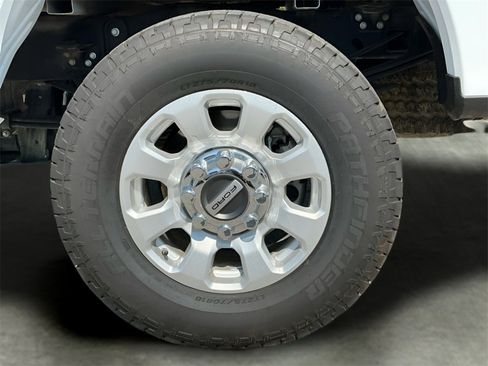 Certified 2024 Ford F250 XLT w/ FX4 Off-Road Package image 43