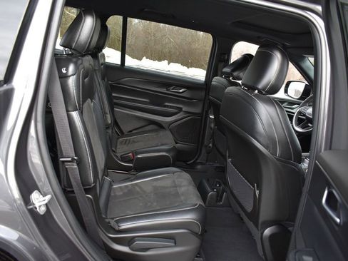 Used 2024 Jeep Grand Cherokee L Altitude image 27