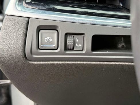 Used 2025 Cadillac XT6 Premium Luxury image 30