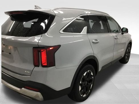Used 2025 Kia Sorento S image 35
