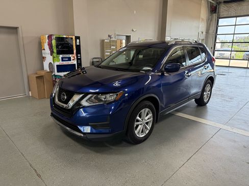 Used 2018 Nissan Rogue SV FWD image 2