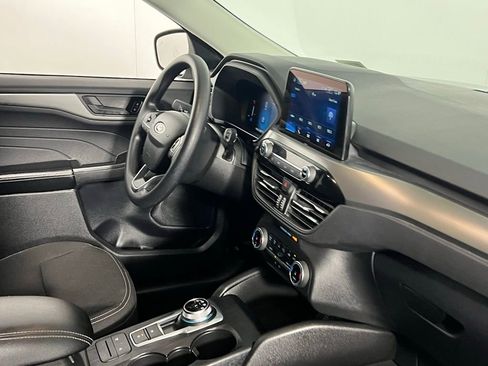 Used 2025 Ford Escape Active AWD/4WD image 30