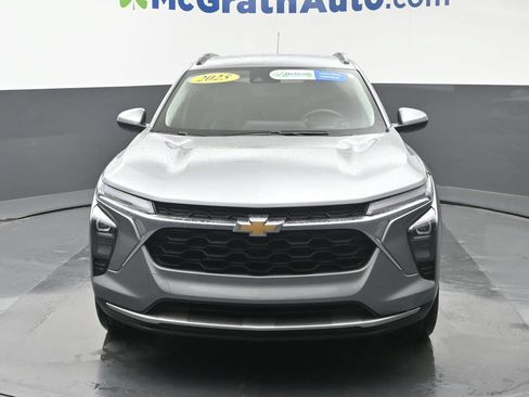 Used 2025 Chevrolet Trax LT w/ LT Convenience Package FWD image 6