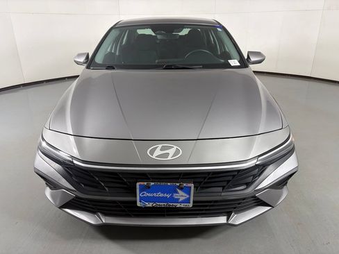 Used 2024 Hyundai Elantra SEL FWD image 4