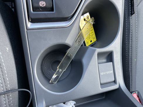 Used 2025 Subaru Crosstrek 2.0i Premium image 31