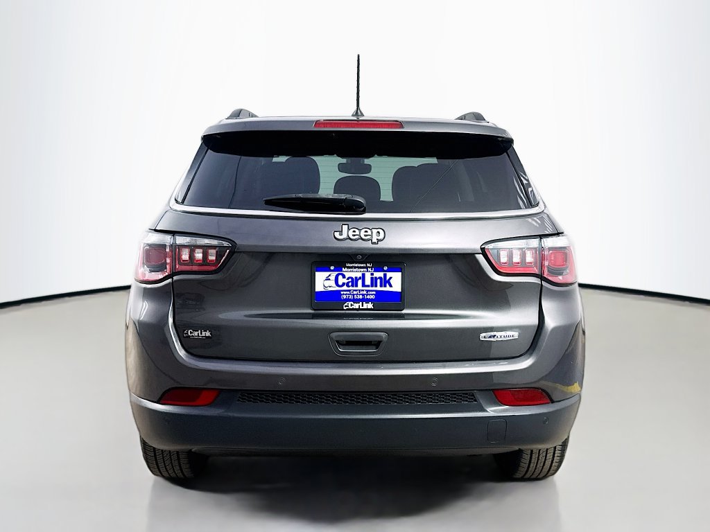 Used 2018 Jeep Compass Latitude w/ Safe & Security Group FWD image 7