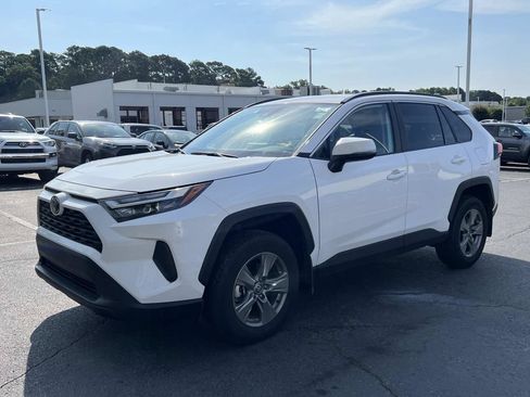 Used 2025 Toyota RAV4 XLE AWD/4WD image 4