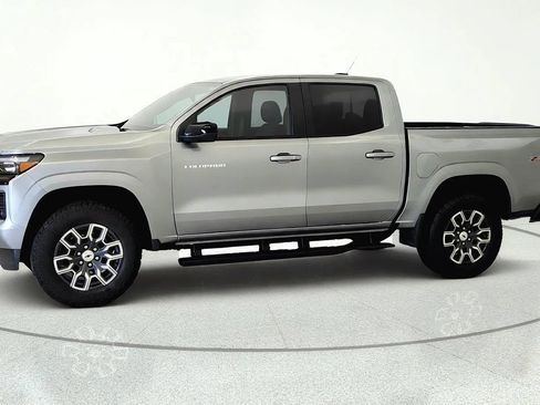 Used 2026 Chevrolet Colorado Z71 w/ Technology Package AWD/4WD image 3