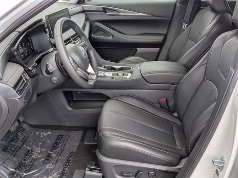 Certified 2025 INFINITI QX60 Luxe image 12