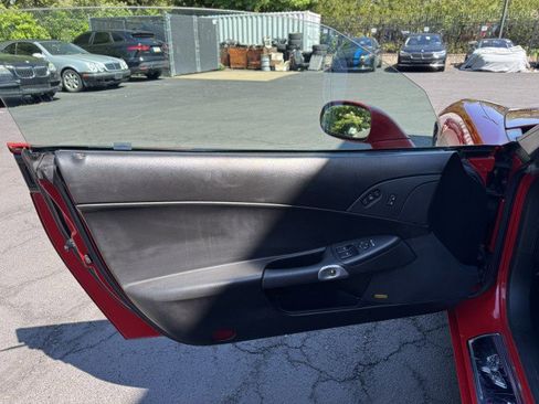 Used 2005 Chevrolet Corvette Coupe w/ Preferred Equipment Group RWD image 17