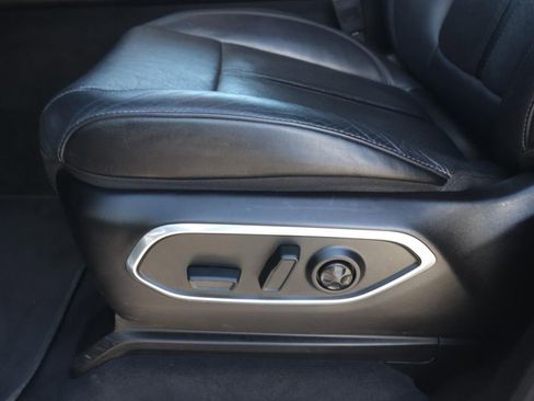 Used 2024 Jeep Wagoneer Series II w/ Flexible Seating Group image 19