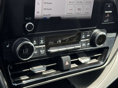 Used 2023 Toyota Highlander XLE AWD/4WD image 20