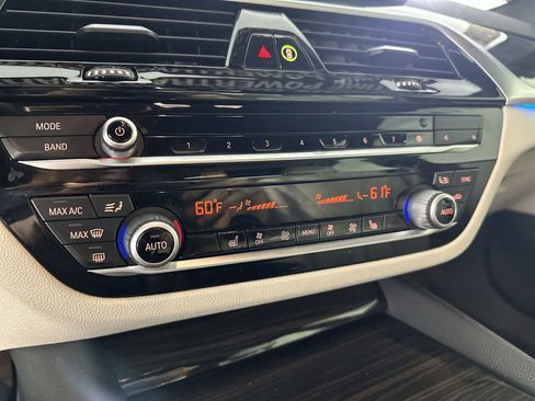 Used 2022 BMW 530e w/ Premium Package RWD image 19