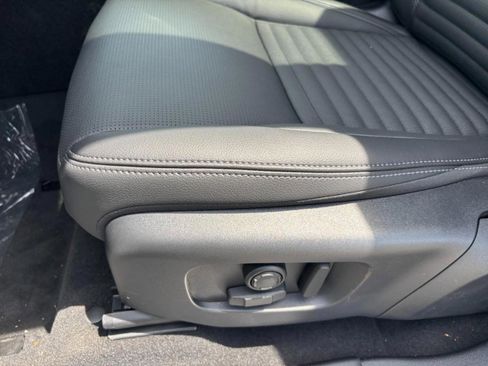 Used 2025 Land Rover Discovery Sport Dynamic SE image 39