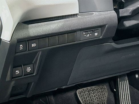 New 2026 Toyota Sienna XLE FWD image 8