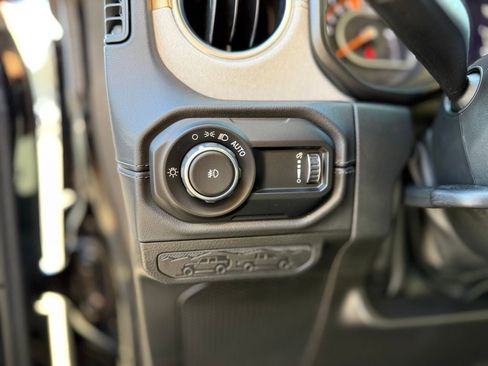 Used 2024 Jeep Wrangler Unlimited Sahara w/ Technology Group AWD/4WD image 19