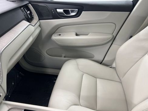 Used 2023 Volvo XC60 B5 Plus w/ Climate Package image 20