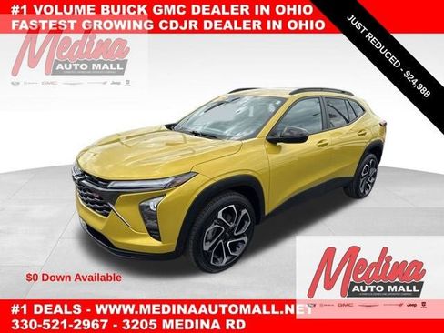 Used 2024 Chevrolet Trax RS w/ Driver Confidence Package FWD image 1