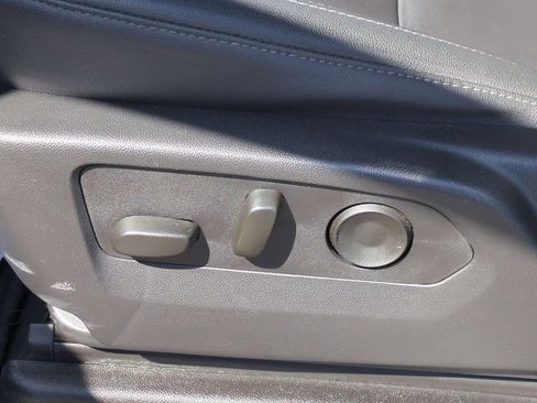 Certified 2025 Chevrolet Suburban Z71 AWD/4WD image 35